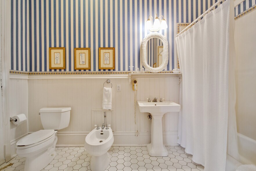 More Photos Of 4117 Perrier St, New Orleans Hotel For Sale