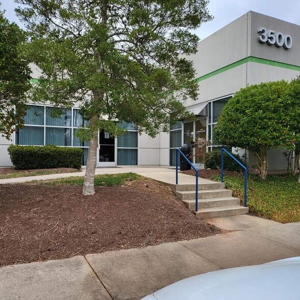 More Photos Of 3500 Gateway Centre Blvd, Morrisville Light Distribution For Lease