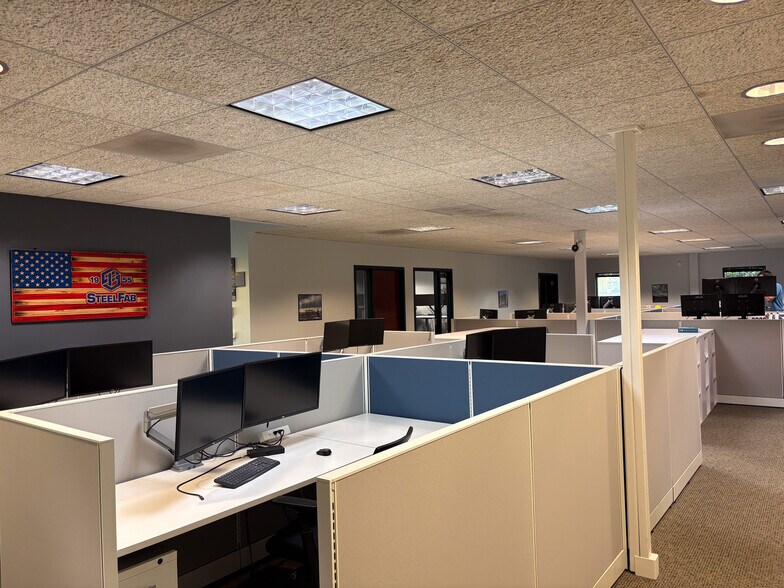 More Photos Of 8600 SW Saint Helens Dr, Wilsonville Office For Sale