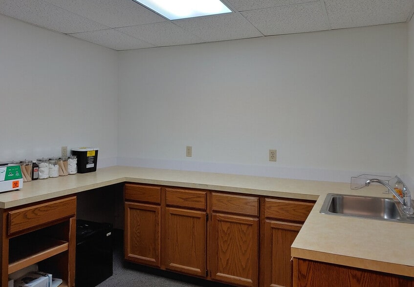 More Photos Of 106 Elden St, Herndon Medical For Sale