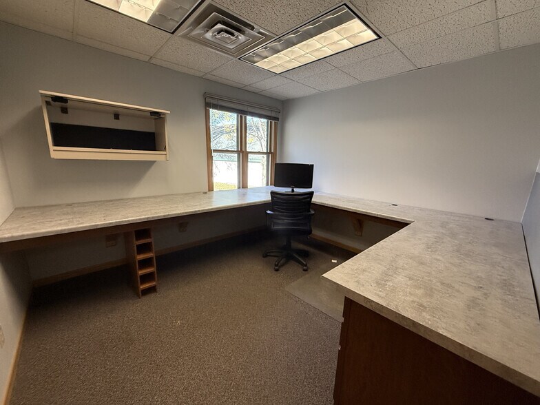 More Photos Of 6135 N American Ln, De Forest Warehouse For Lease