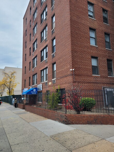 More Photos Of 8635 Queens Blvd, Elmhurst Apartments For Lease