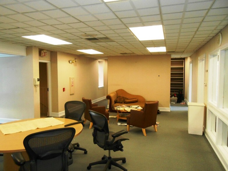 More Photos Of 15 S Gordons Aly, Atlantic City Apartments For Sale