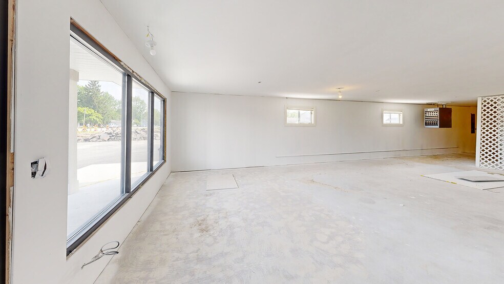 More Photos Of 10018 N State Road 1, Ossian Storefront For Lease