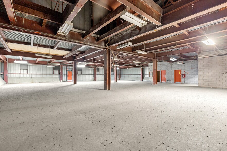 More Photos Of 35-75 Rue De L'acier, Coteau-du-lac Manufacturing For Lease