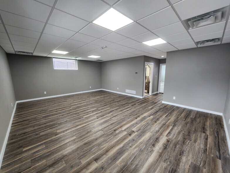 More Photos Of 9663 230th Ave, Anamosa Warehouse For Lease