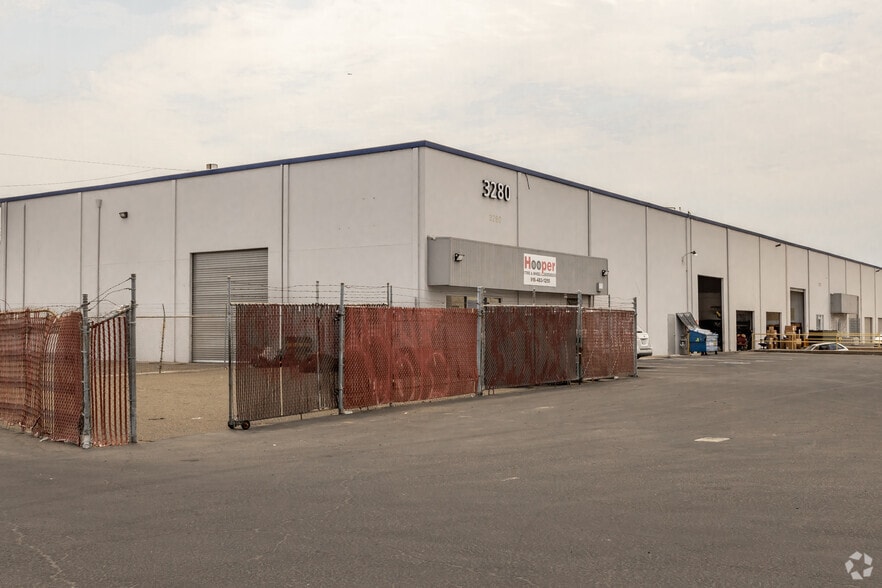 More Photos Of 3200-3298 Orange Grove Ave, North Highlands Distribution For Lease
