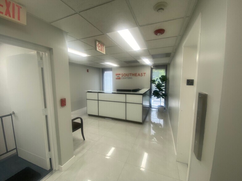 More Photos Of 9795 S Dixie Hwy, Miami Bank For Lease