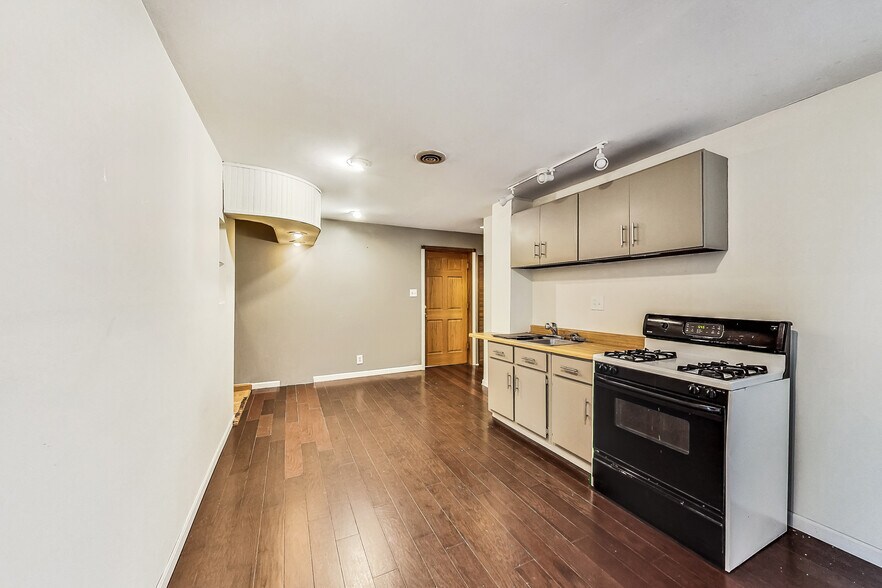 More Photos Of 2506-2508 N Clybourn Ave, Chicago Storefront Retail Residential For Sale