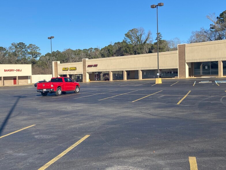 More Photos Of 311 N Main St, LaFayette Unknown For Lease