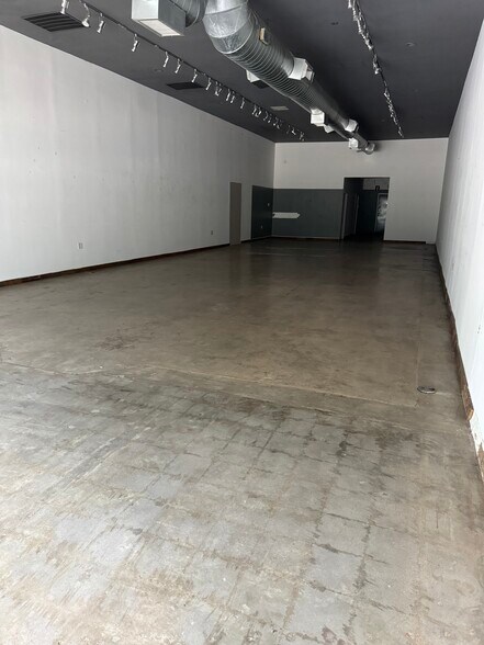 More Photos Of 4715 Main St, Houston Unknown For Lease