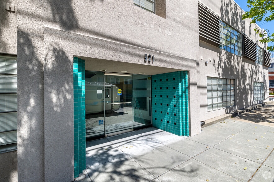 More Photos Of 927 Parker St, Berkeley Flex For Sale