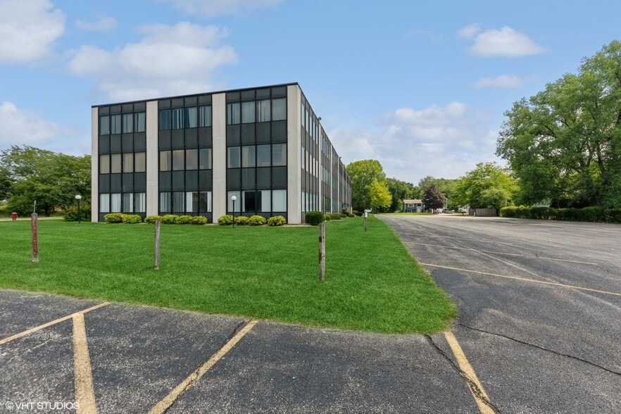 More Photos Of 600 Russel Ct, Woodstock Office For Lease