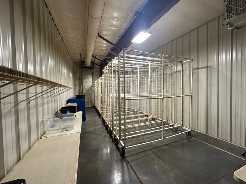 More Photos Of 3129 E Laketon Ave, Muskegon Distribution For Sale