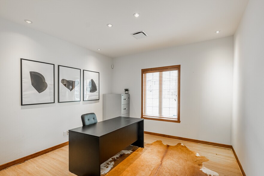 More Photos Of 675 Boul Samson, Laval Office For Sale