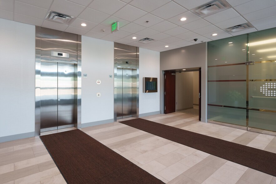 Primary Photo Of 400 Chesterfield Ctr, Chesterfield Office For Lease