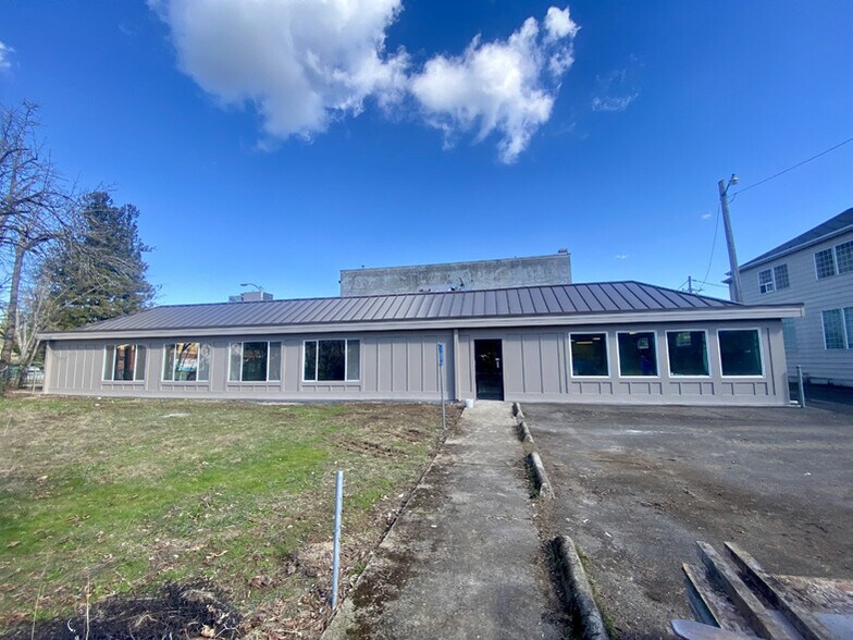 More Photos Of 303 E Main St, Cottage Grove Freestanding For Lease