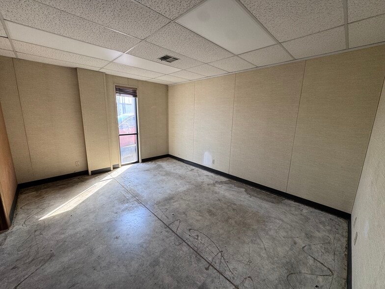 More Photos Of 10828 E Newton St, Tulsa Unknown For Lease