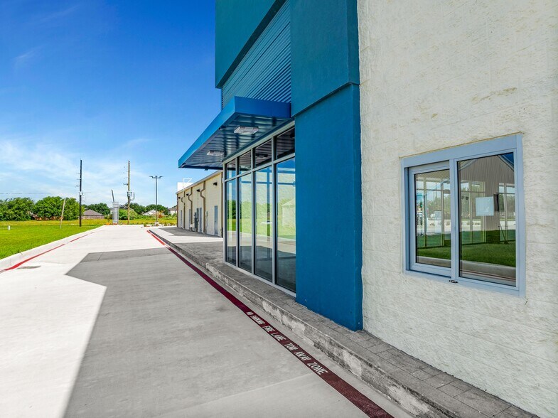 More Photos Of 1821 BF Terry Blvd, Rosenberg Freestanding For Lease