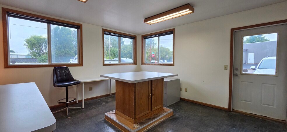 More Photos Of 121 Myrtle Ave S, Annandale Industrial For Sale