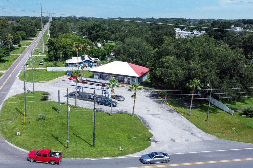 More Photos Of 7950 Wire Rd, Zephyrhills Service Station For Sale