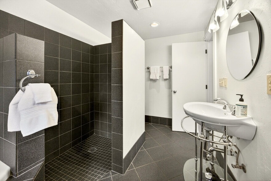 More Photos Of 668 N Main St, Ashland Hospitality For Sale