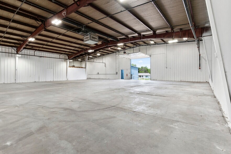 More Photos Of 1511 W Broadway St, Ardmore Auto Dealership For Sale