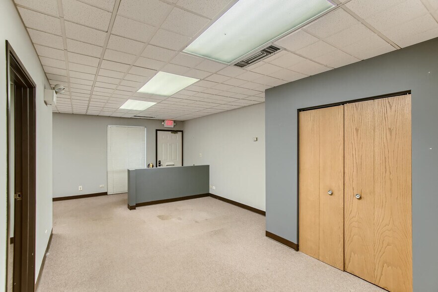 More Photos Of 415 E Golf Rd, Arlington Heights Office For Lease