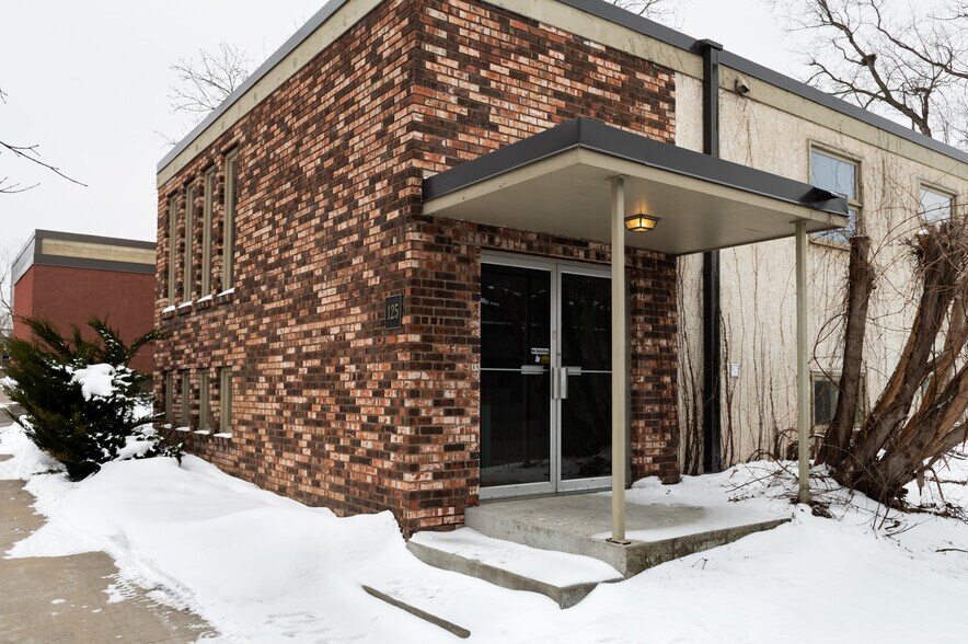 More Photos Of 125 2nd St N, Delano Office For Lease
