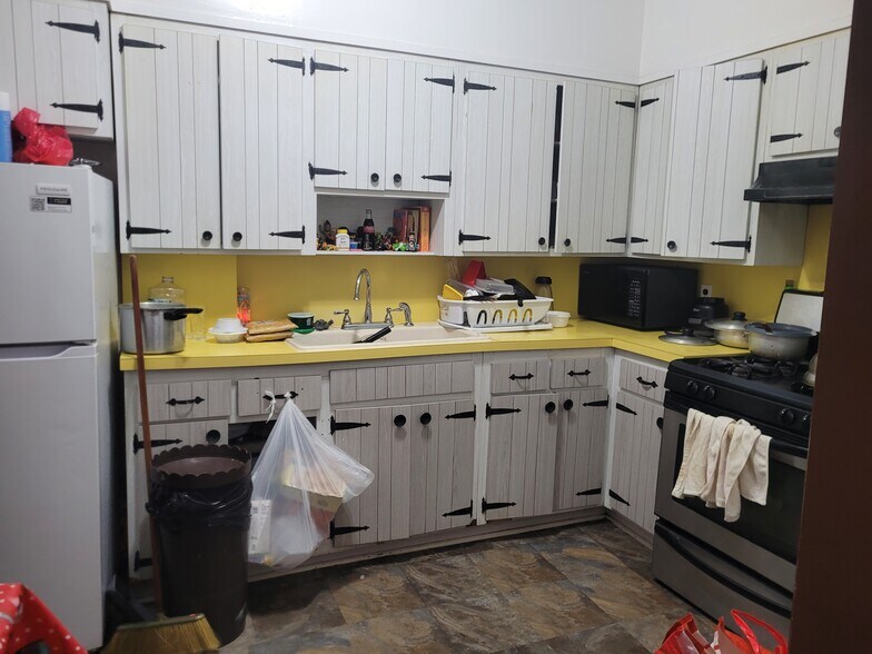 More Photos Of 11914 Hillside Ave, Richmond Hill Multifamily For Sale