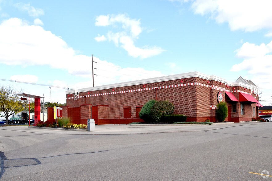 More Photos Of 2949 Dixie Hwy, Hamilton Restaurant For Lease
