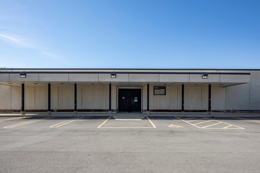 More Photos Of 344 St. Paul Blvd, Carol Stream Warehouse For Sale