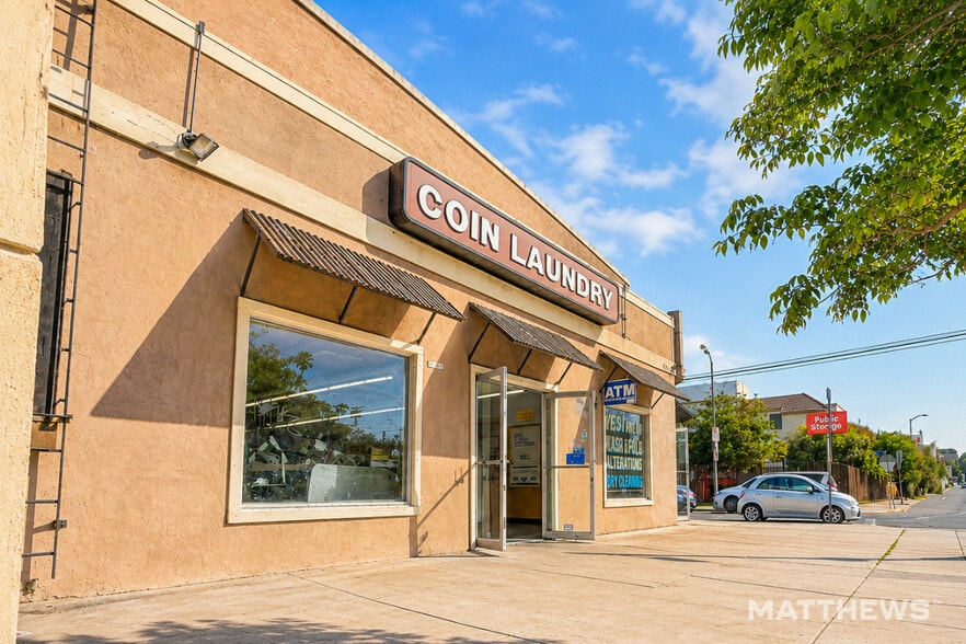 Primary Photo Of 402 Rose Ave, Venice Freestanding For Lease