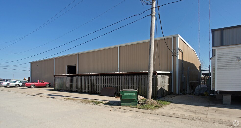 More Photos Of 400 E Law St, Chalmette Warehouse For Lease