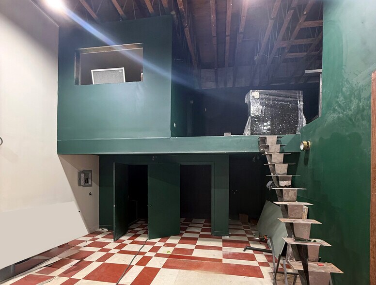 More Photos Of 106 E 12th St, Los Angeles Storefront For Sale