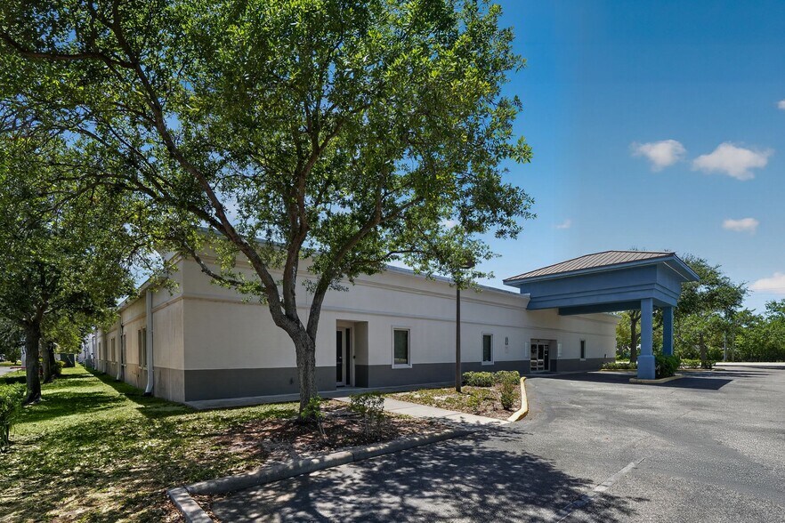 More Photos Of 315 75th St W, Bradenton Medical For Lease