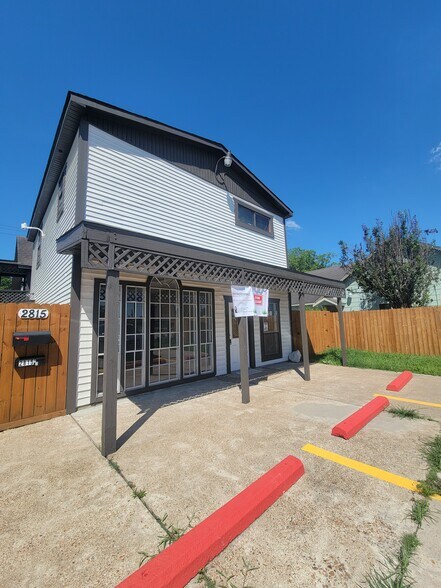 More Photos Of 2815 Market St, Baytown Office Residential For Lease