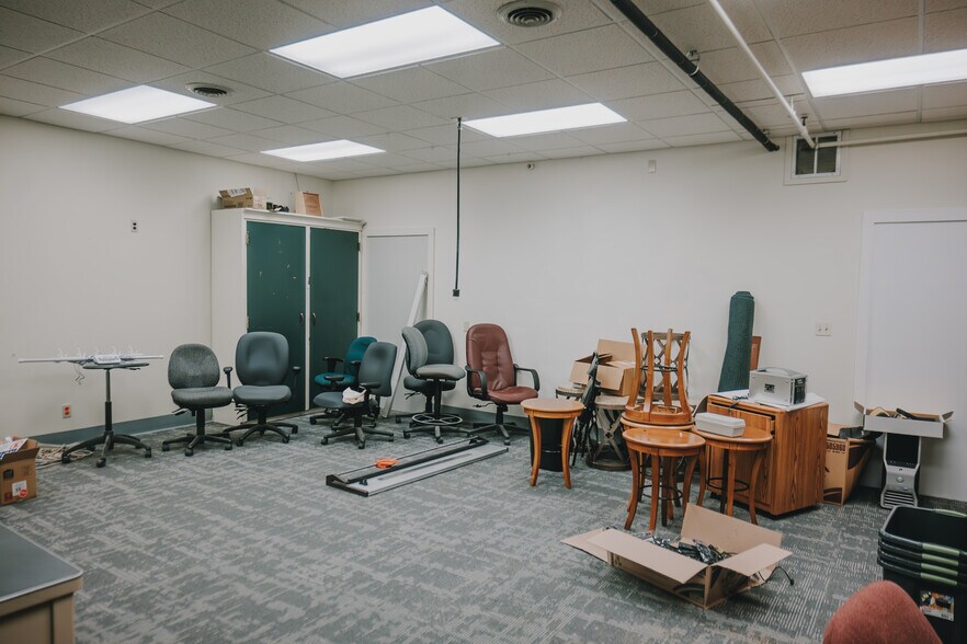 More Photos Of 136 Center St, Old Town Office For Sale