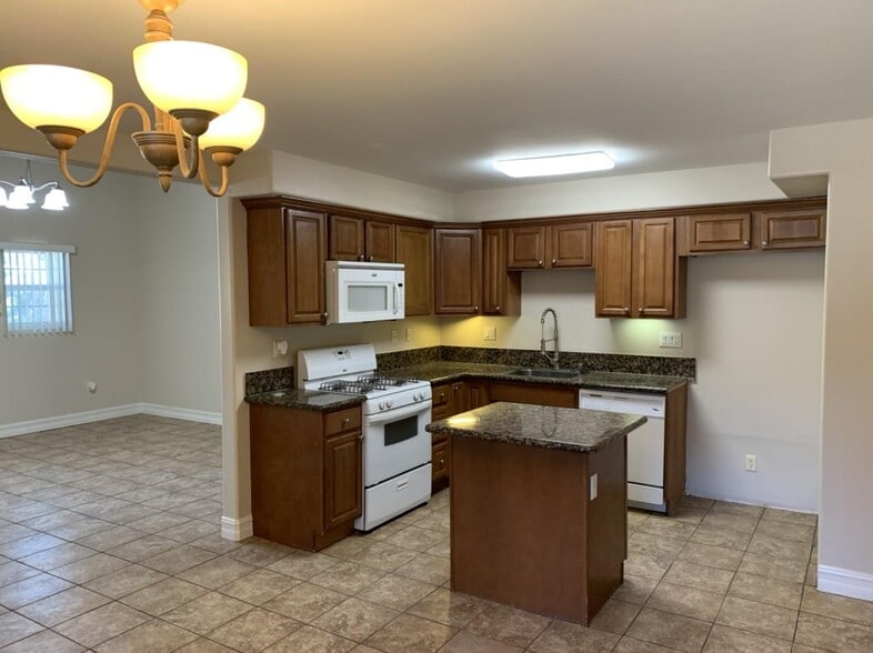 More Photos Of 17088 Chatsworth St, Granada Hills Apartments For Sale