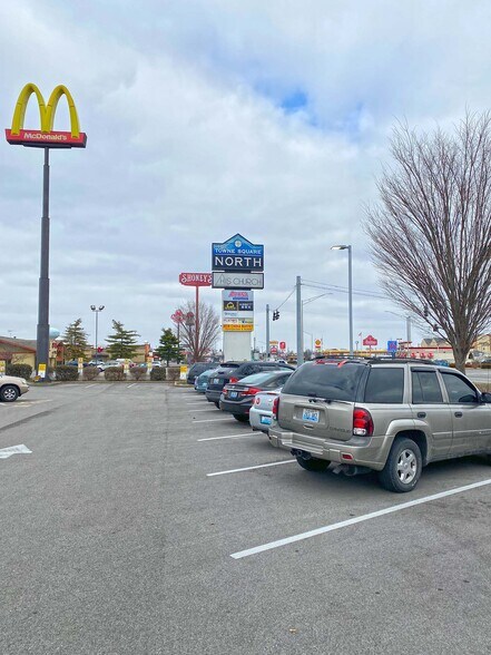 More Photos Of 4600 Frederica St, Owensboro Unknown For Lease