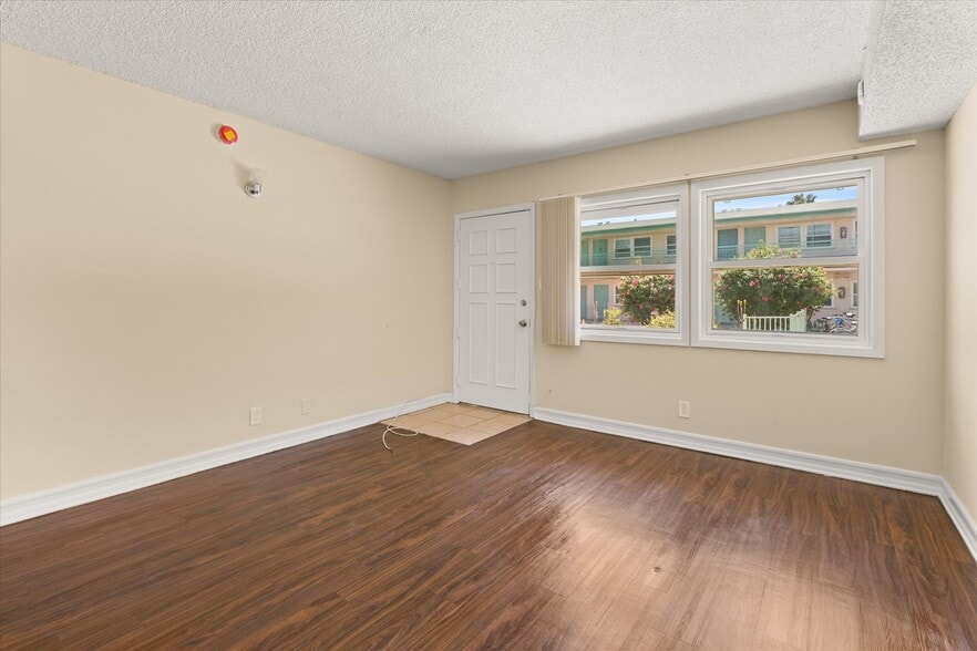 More Photos Of 10600 S Inglewood Ave, Inglewood Apartments For Sale
