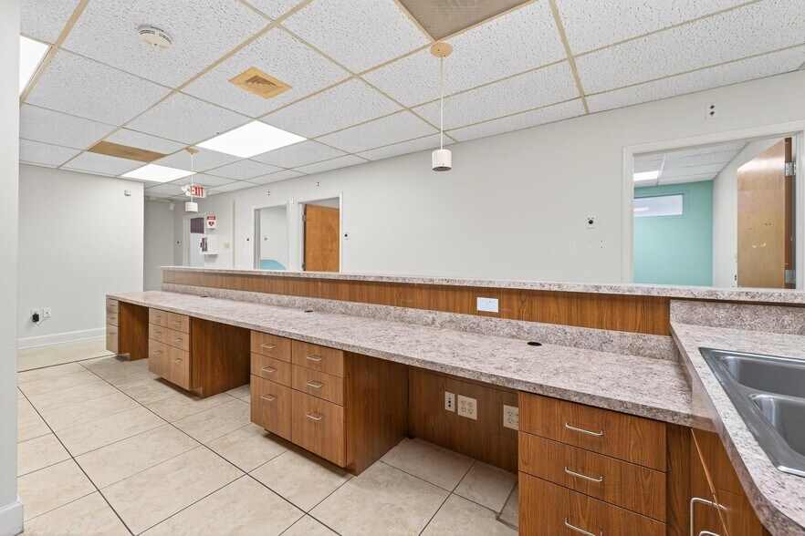 More Photos Of 220 N Westmonte Dr, Altamonte Springs Medical For Lease