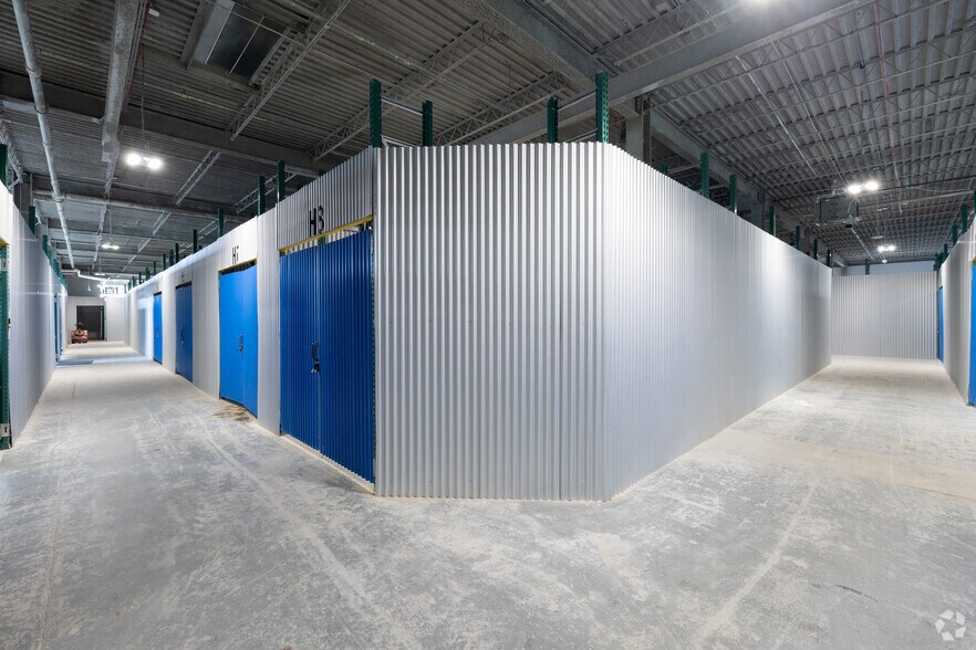 More Photos Of 250 E Sandford Blvd, Mount Vernon Warehouse For Lease