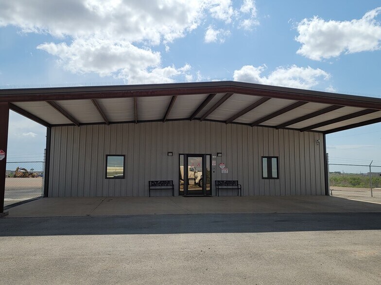 More Photos Of 6308 S County Road 1270, Midland Warehouse For Lease