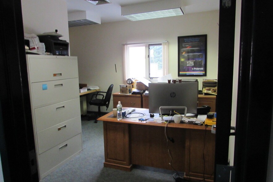 More Photos Of 20 Industrial Dr, Middletown Light Manufacturing For Sale