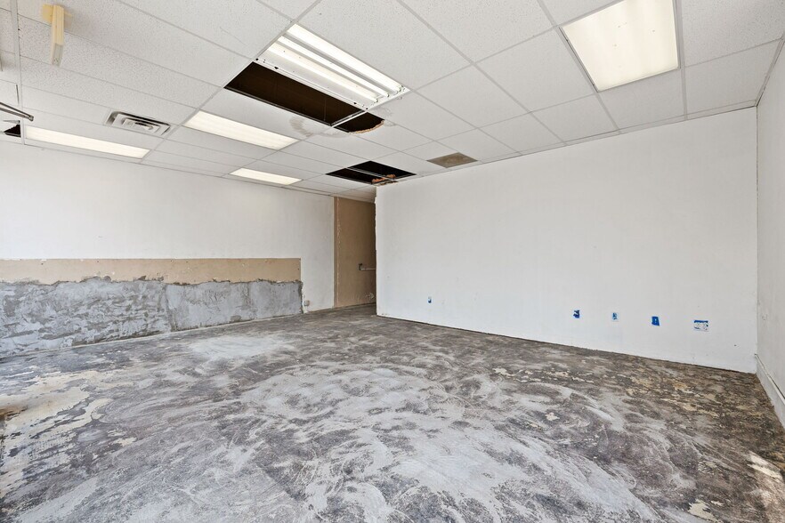 More Photos Of 121 S Bickford Ave, El Reno Storefront For Lease