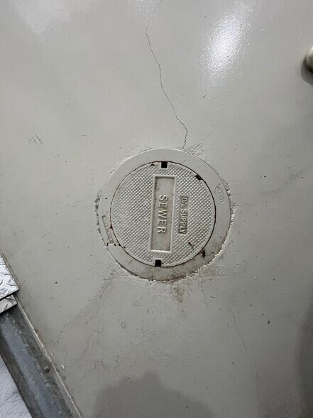 More Photos Of 2730 Airport Dr, North Las Vegas Airplane Hangar For Sale