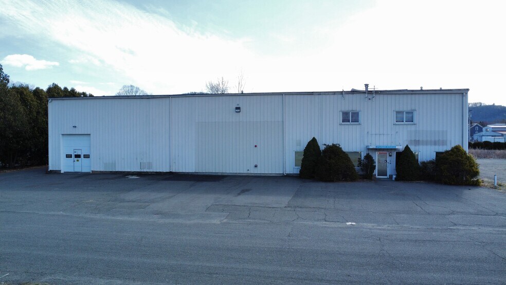 More Photos Of 6 North St, South Deerfield Light Distribution For Sale