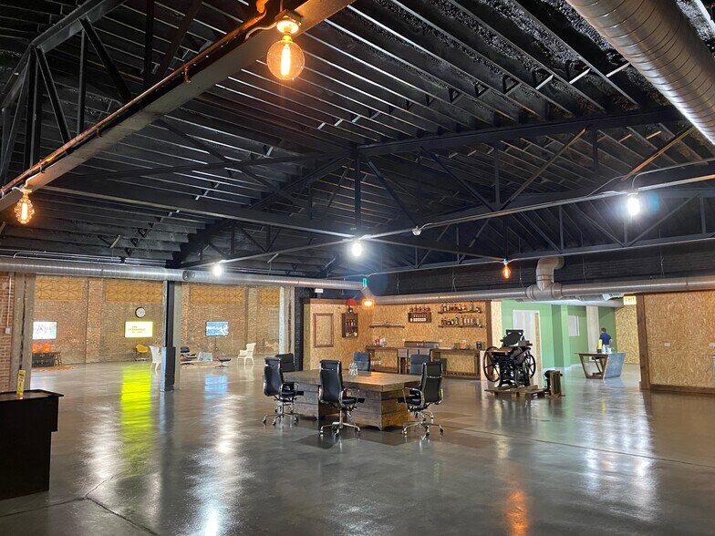 More Photos Of 1727 W 21st St, Chicago Office For Lease