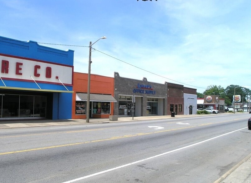 More Photos Of 923 Roanoke Ave, Roanoke Rapids Storefront For Sale